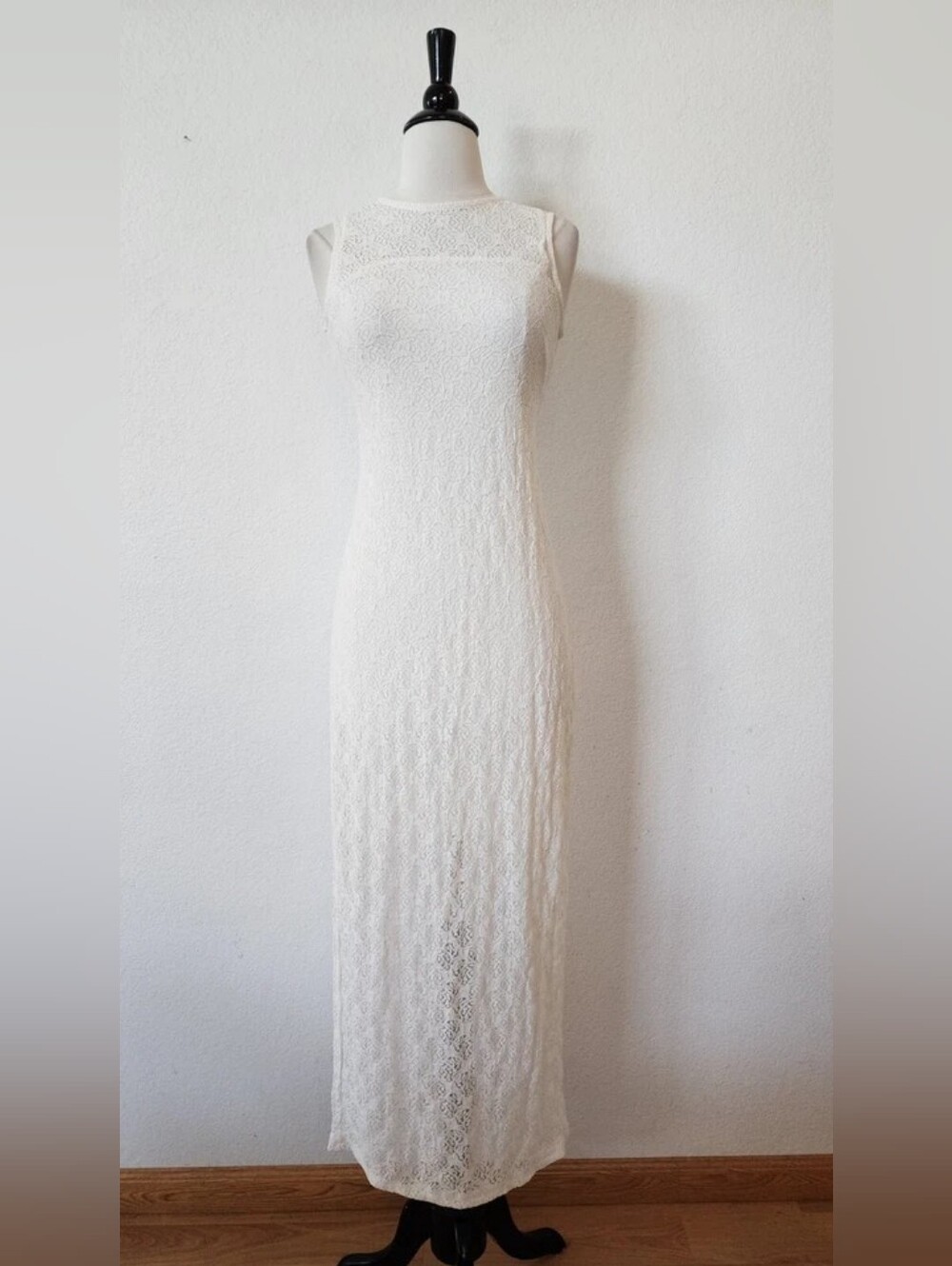 Sleeveless Cream Lace Maxi Dress with Belt - Picture 2 of 4